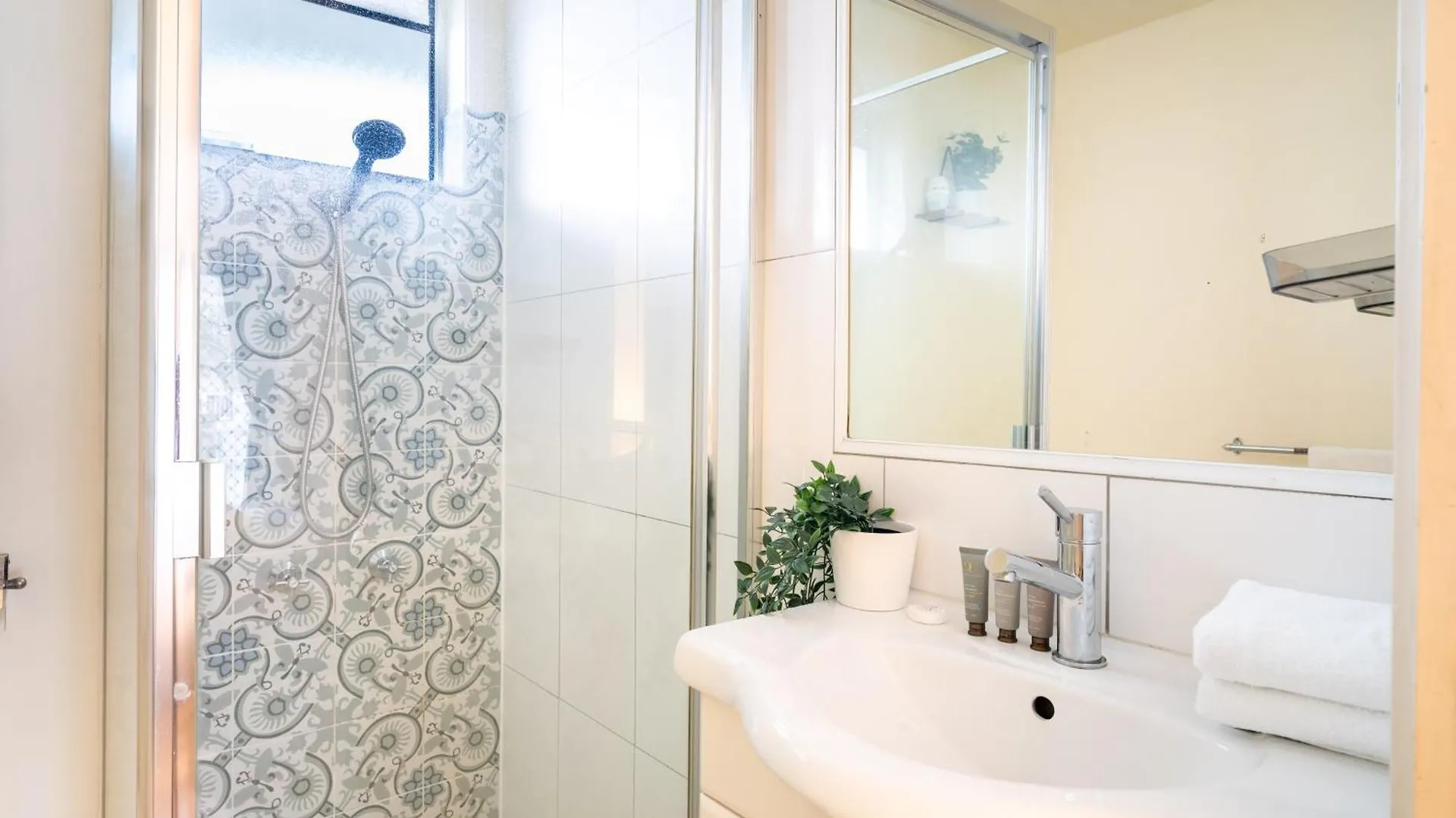 The Midtown - Modern Central Surfers 1Bed Unit With Ev Charging Pool Netflix Gold Coast